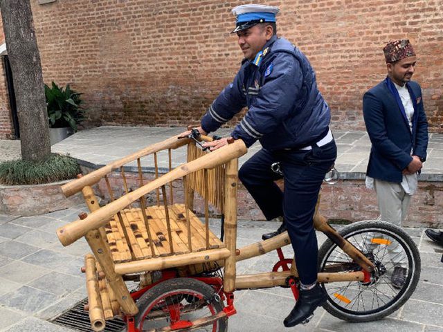 Độc đáo mẫu xe đạp điện đa năng bằng tre ở Nepal - 15
