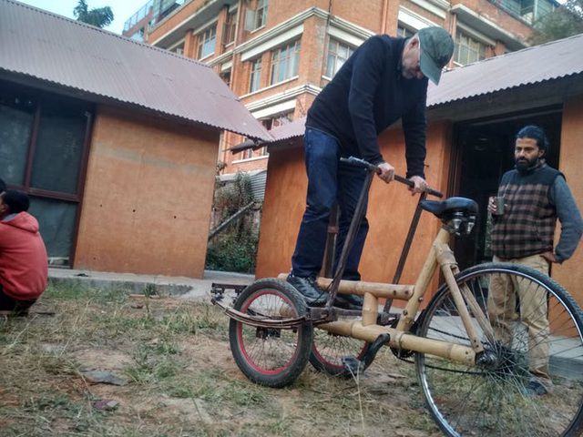 Độc đáo mẫu xe đạp điện đa năng bằng tre ở Nepal - 9